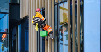 Hangend boven Fifth Avenue: het geheim achter glimmende gevels in New York